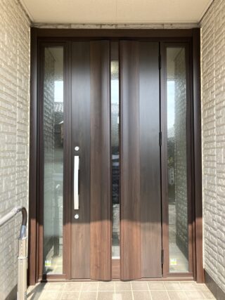 リシェント玄関ドアで断熱・防犯性能を高めた施工例